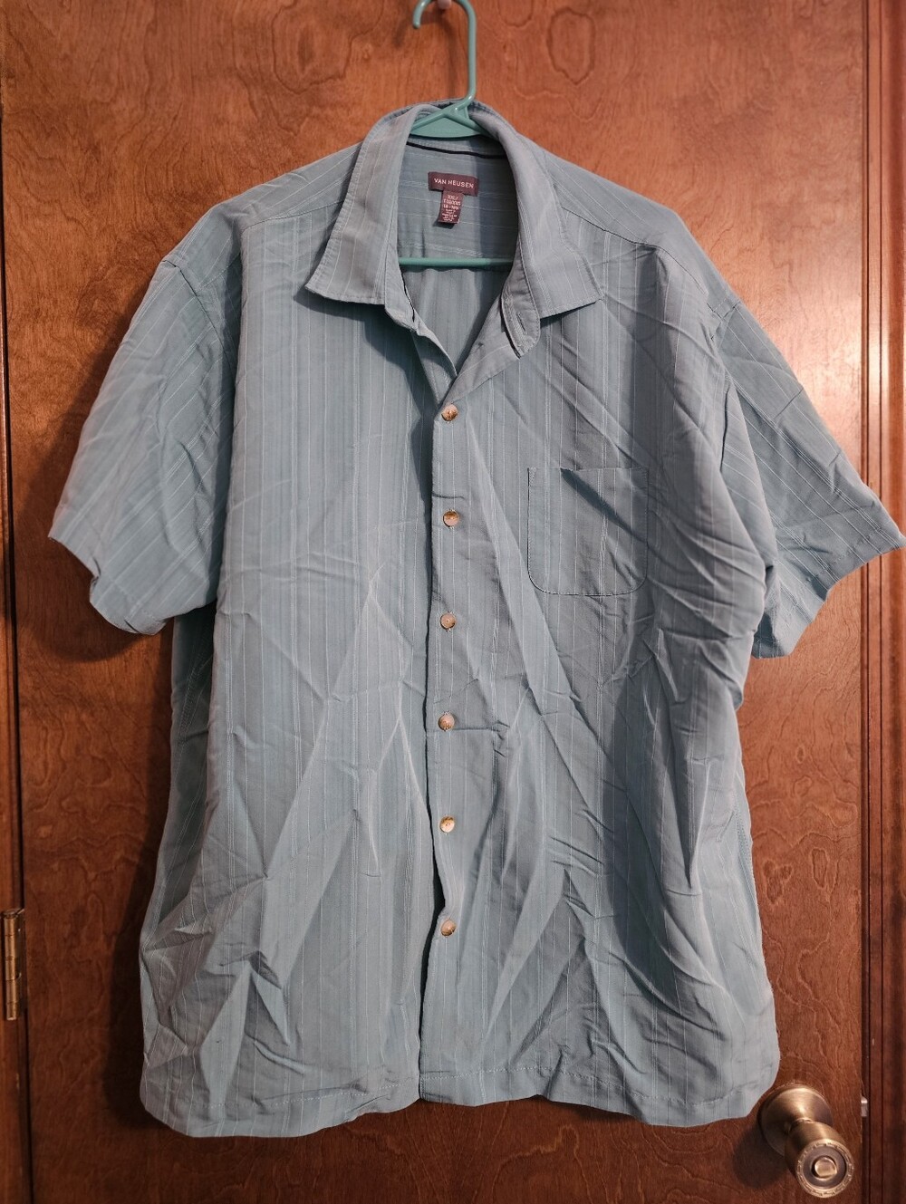 Van Heusen Men’s Blue Short-Sleeve Button-Down Shirt
